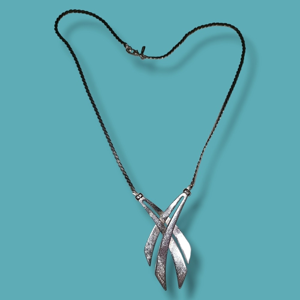 Vintage Monet‎ Modernist Ribbon Pendant Necklace Silver Tone Chain